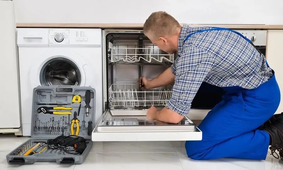 Çankaya Gaggenau servisi teknisyen ekibi beyaz eşya tamiri yaparken